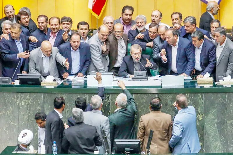 مذاکره ایران و آمریکا و تفسیر سخنان رهبری توسط سوپرانقلابیها/ مجلس در مورد مذاکرات هستهای چه نظری دارد؟