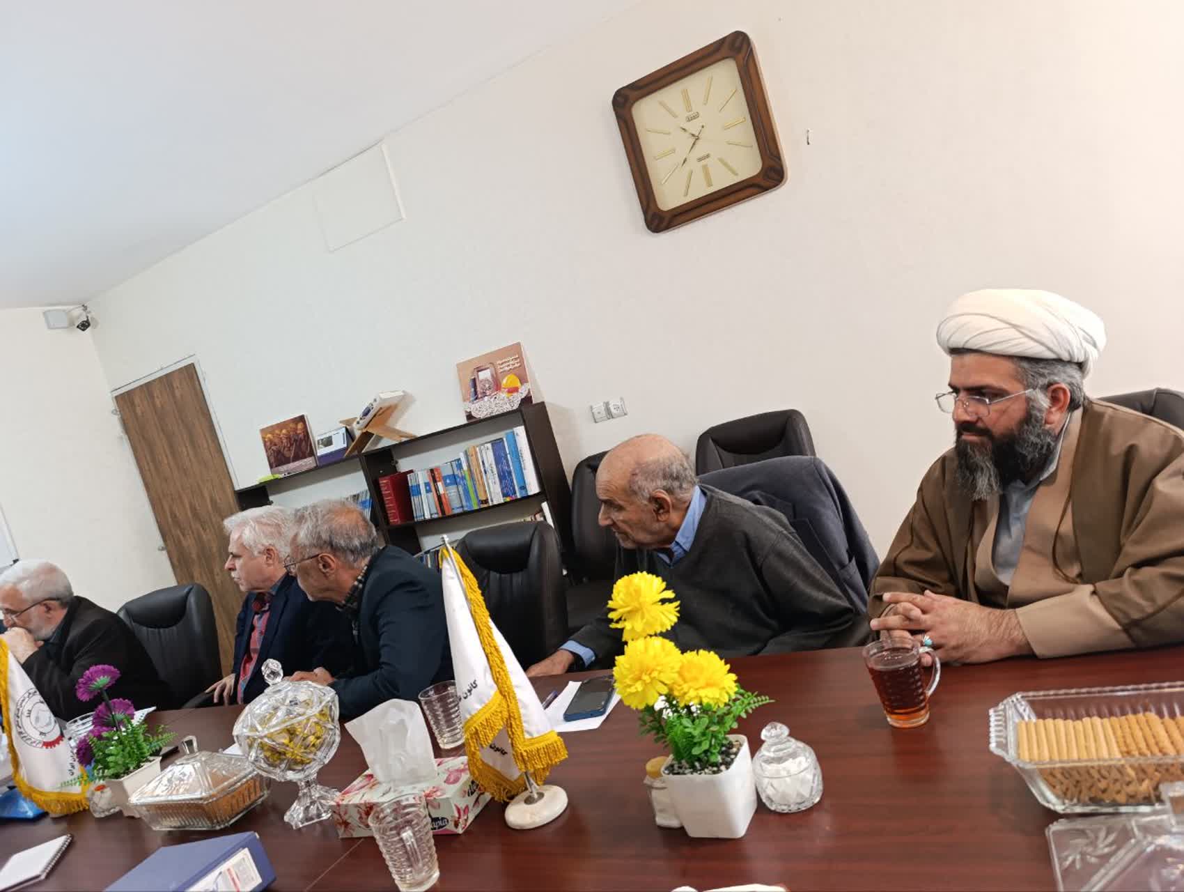 تشکیل اولین نشست تخصصی کمیته حقوقی ، بیمه درمان کانون عالی انجمن های صنفی کارگران در سال 1404