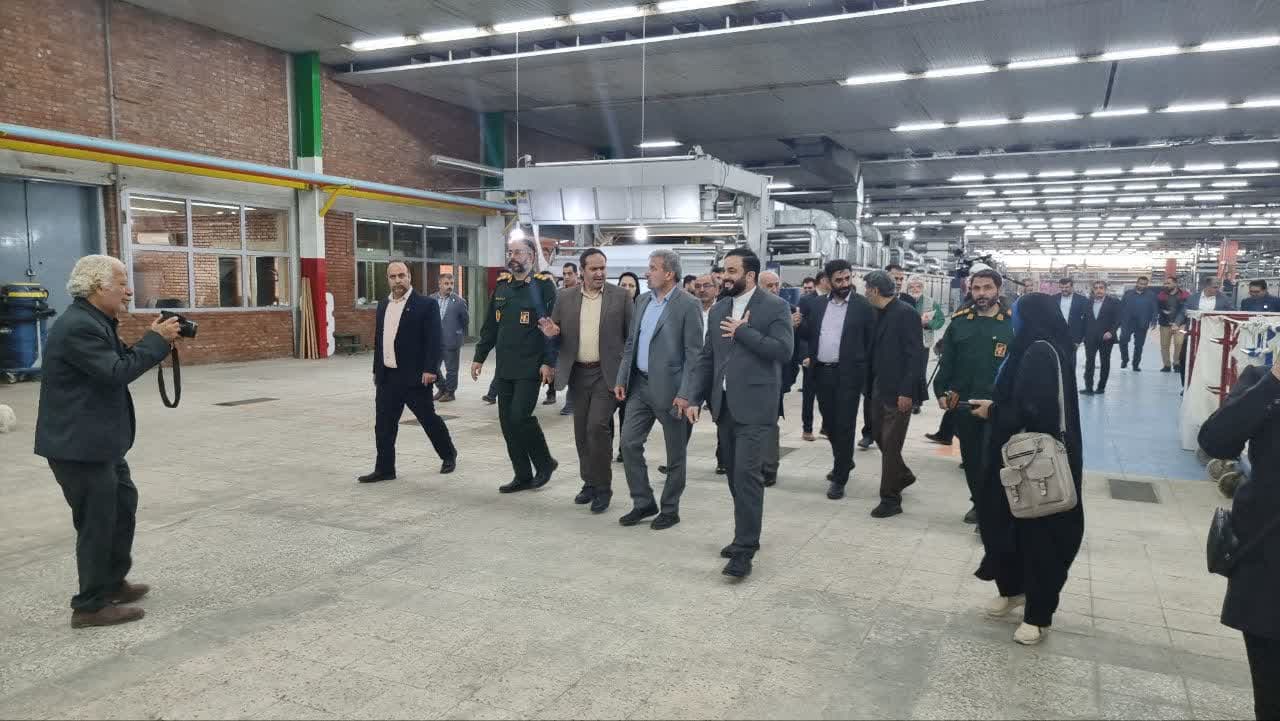 بازدید رئيس بسيج كارگري كشور از شرکت نساجی مازندران به مناسبت هفته کار و کارگر
