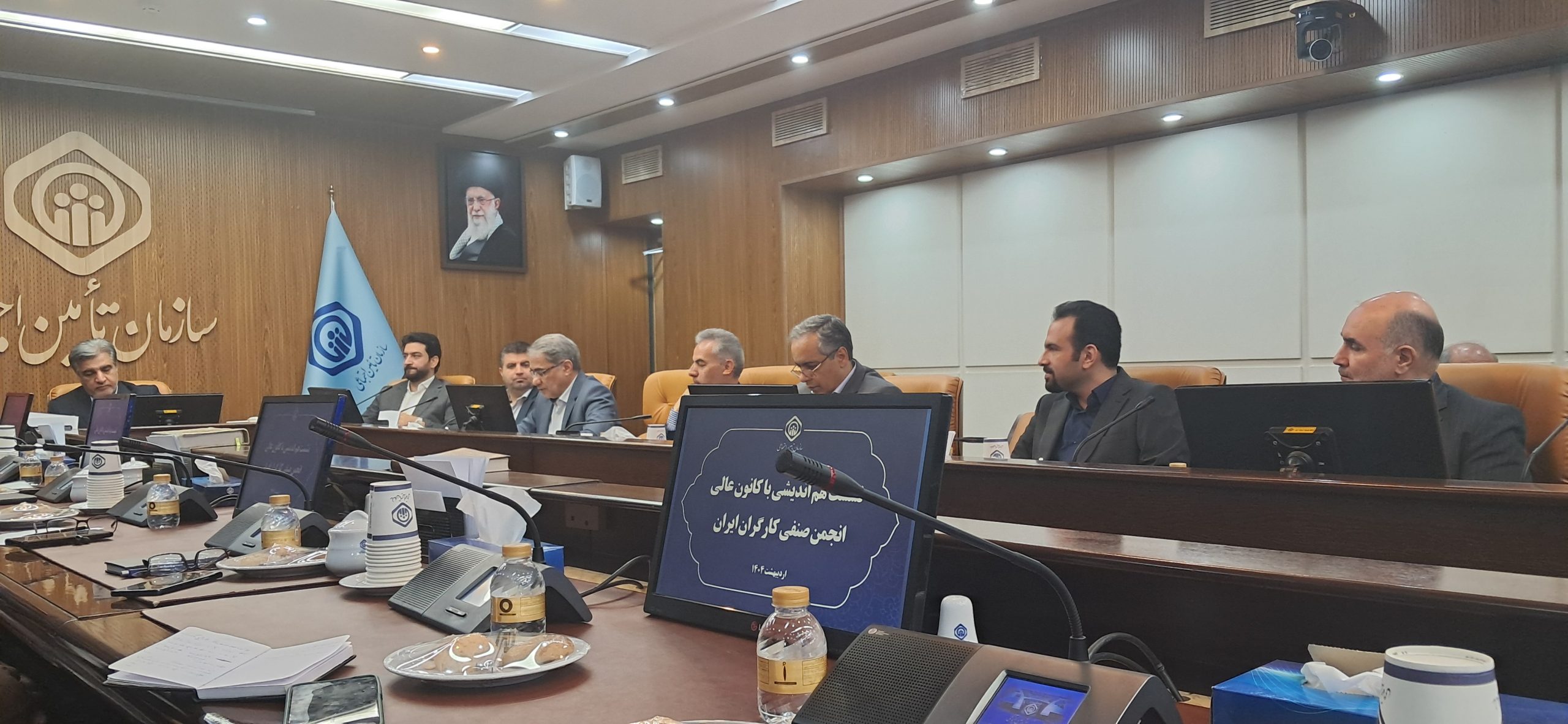 در نشست مشترک اعضای هیات مدیره کانون عالی انجمن های صنفی کارگران و مدیر عامل تامین اجتماعی چه گذشت؟