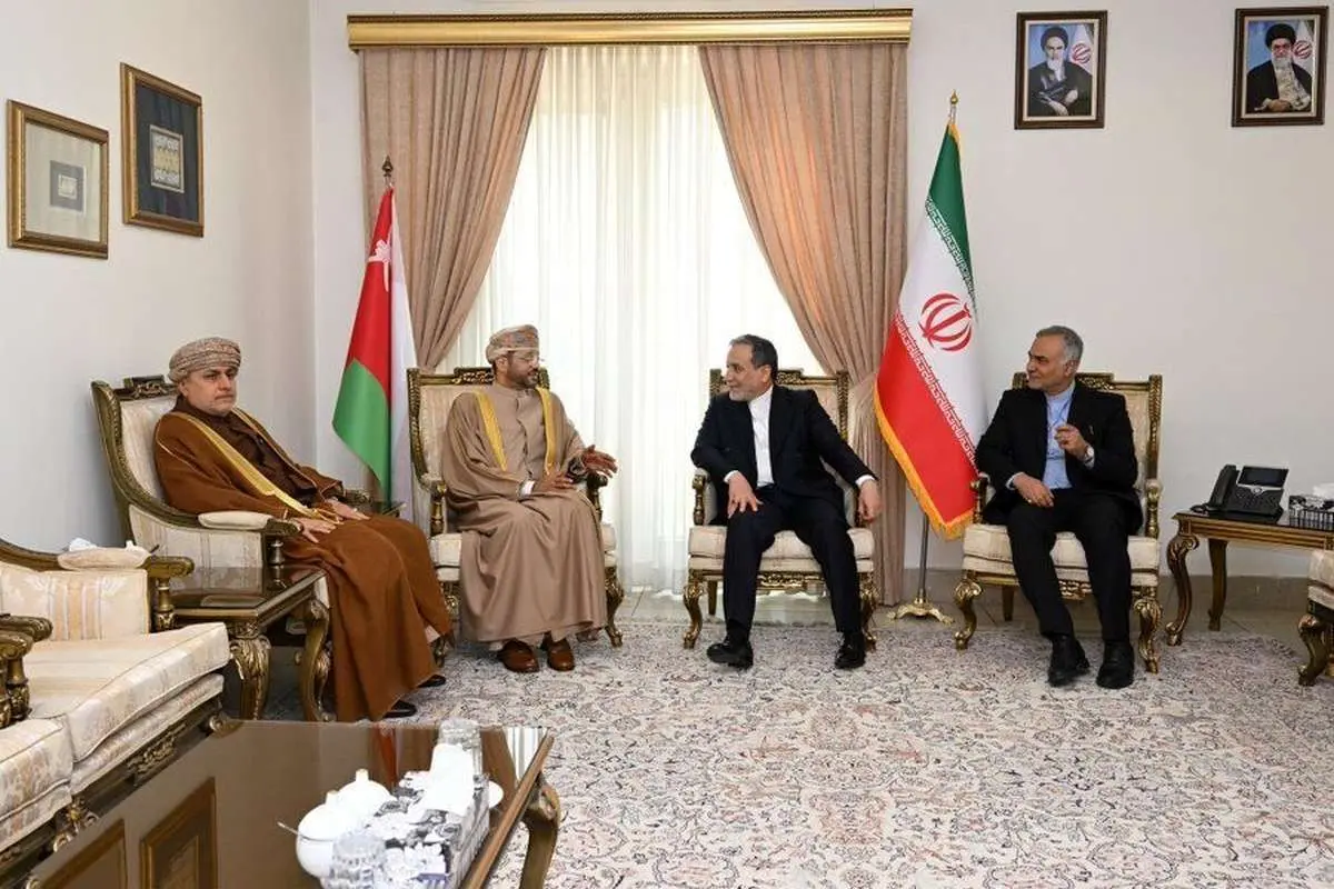 دیدا ر عراقچی با وزیر امور خارجه عمان پیش از آغاز دور پنجم مذاکرات