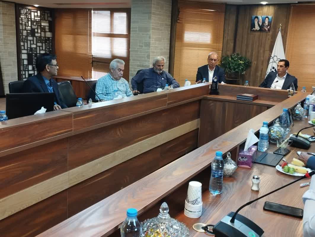 ديدار مدير عامل بيمارستان ميلاد با رئيس و اعضاي هيات مديره كانون عالي كارگران بازنشسته/ درخواست توجه بيشتر به بازنشستگان تامين اجتماعي در ميلاد