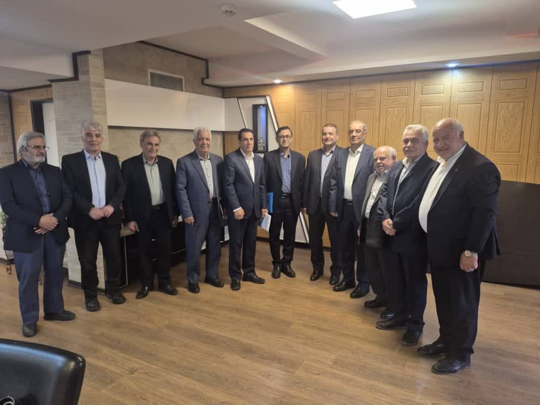 ديدار مدير عامل بيمارستان ميلاد با رئيس و اعضاي هيات مديره كانون عالي كارگران بازنشسته/ درخواست توجه بيشتر به بازنشستگان تامين اجتماعي در ميلاد