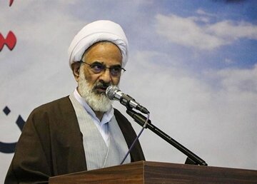 نماینده ولی فقیه در سپاه: مشکلات ناشی معیشتی و اقتصادی از بیتوجهی به شریعت و احکام الهی است/ امروز شعار مقاومت حتی در دانشگاههای آمریکا شنیده میشود