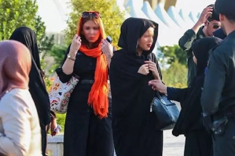 پس لرزه ارسال پیامکهای حجاب/ سخنگوی کمیسیون قضایی مجلس: الزام امر فرهنگی با سزا یا کیفر جواب عکس داده است/ از پیامکها خبری ندارم