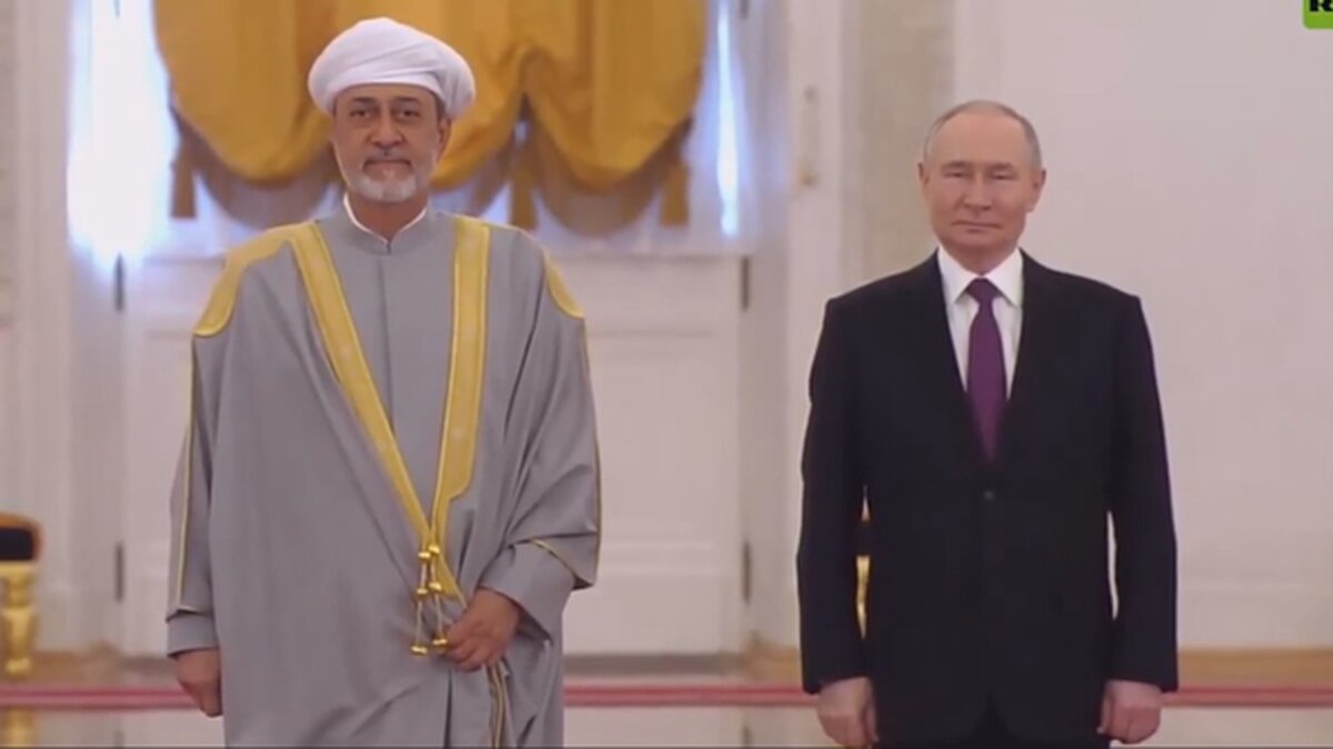 ادعای یک روزنامه اصولگرا: پوتین با پیشنهاد سلطان عمان درباره انتقال ذخایر هستهای ایران به روسیه مخالفت کرد