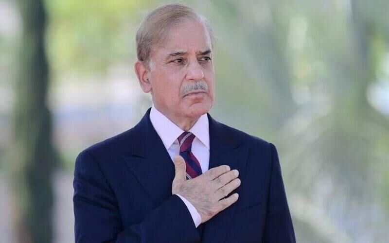 شهباز شریف به همراه فرمانده ارتش پاکستان استانبول را به مقصد تهران ترک کرد