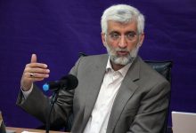 جلیلی: شهید رئیسی هیچ‌وقت نمی‌گفت «نمی‌گذارند نفت بفروشیم»/ شهید رئیسی نشان داد که چگونه اندیشه‌های اسلامی می‌توانند در عرصه حکمرانی عینیت یابند
