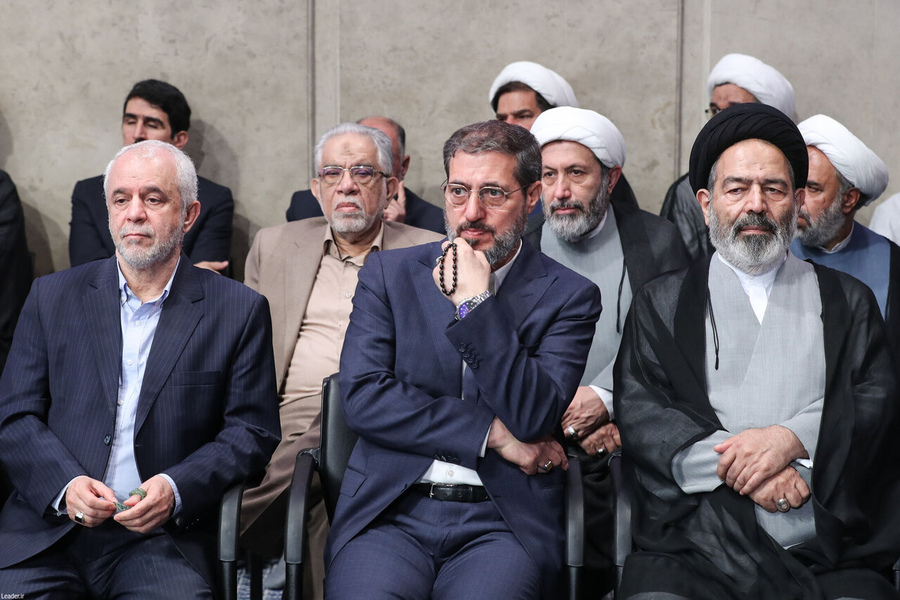 تصاویر حاشیه دیدار رهبرانقلاب با کارگزاران حج/ کدام یک از اعضای دولت در این دیدار حضور داشت؟/ وزیرِ در آستانه استیضاح هم بود