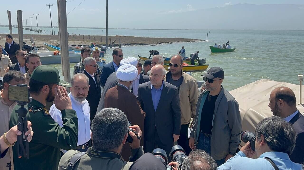 این بازدید که با همراهی مقامات محلی انجام شد، با هدف بررسی وضعیت کنونی جزیره و پیگیری خواسته‌های اهالی برای احیای این منطقه متروکه صورت گرفت