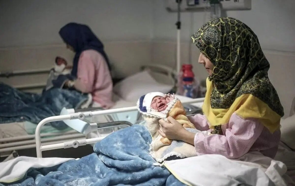 حذف خاموش مکملهای دارویی رایگان برای زنان باردار/ قانون جوانی جمعیت و کمبود ویتامین!