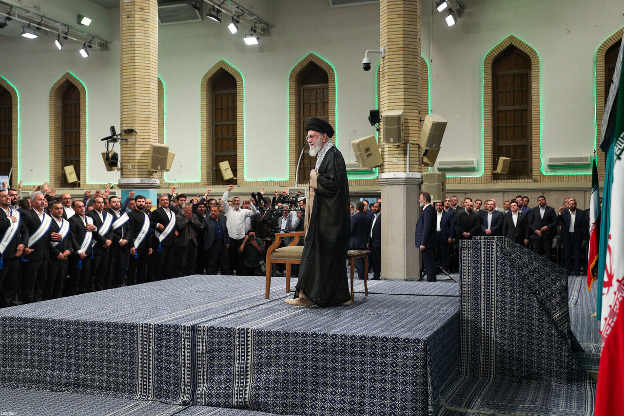 برگرداندن تعداد زیادی از کارخانههای تعطیل یکی از افتخارات شهید رئیسی است رهبر انقلاب: واردات به ضرر کشور، جامعه کارگری و تولید ملی است/ جوان ایرانی قطعا می تواند خودرویی با مصرف کمتر و کیفیت بهتر تولید کند