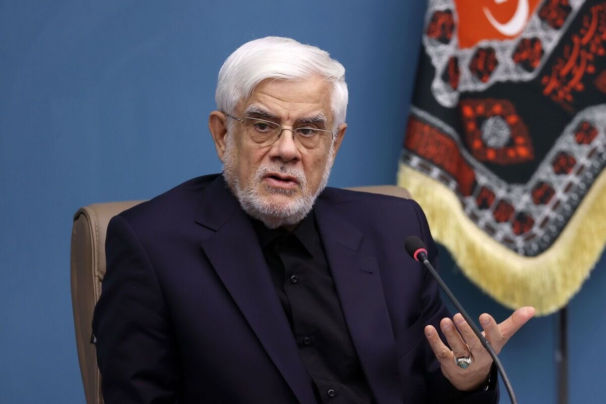 پاسخ عارف به مقامات آمریکایی/ خط قرمز نظام غنی سازی در خاک ایران است/ آمریکاییها پشت میز مذاکره یک مطلب میگویند و خارج از مذاکره مطلب دیگر!