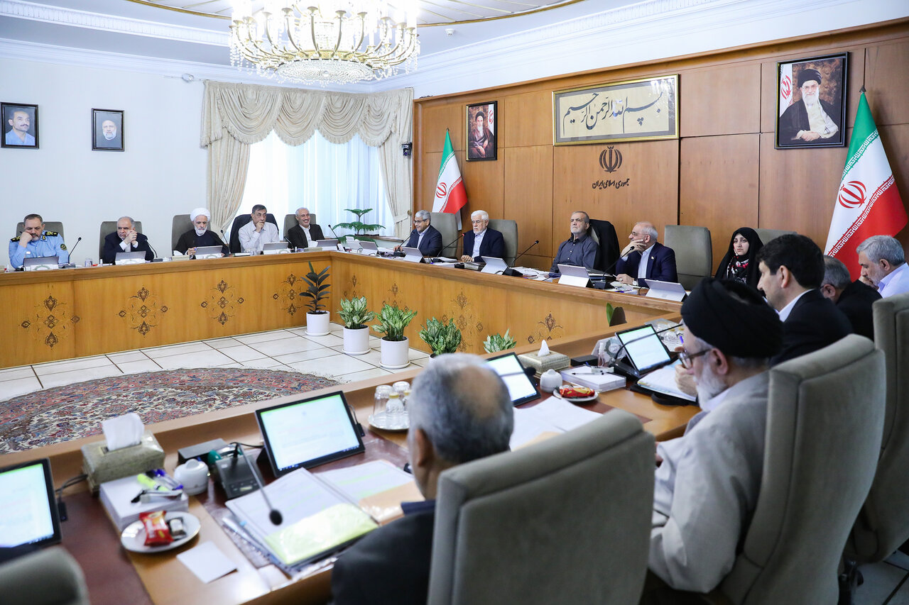 اولین گام برای افزایش اختیار استانداران از نظر معاون دفتر عارف/ چه اختیاری به استانداریها تفویض شده است؟