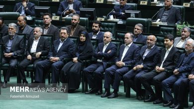 تصاویری از حضور احمد خاتمی و مخبر در صحن مجلس/ پزشکیان به میان همکاران سابق خود رفت