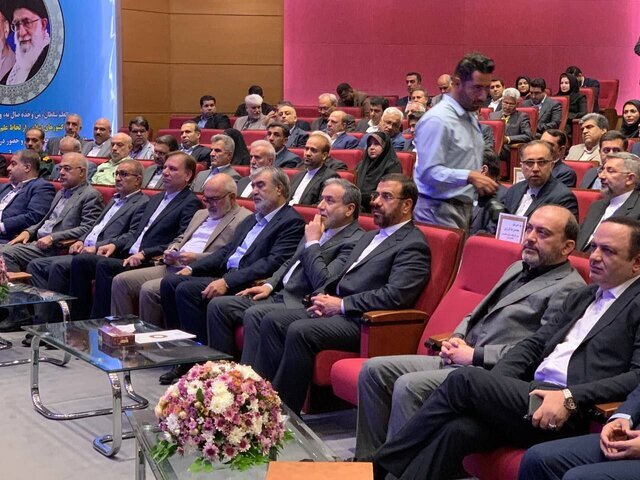 آغاز اولین نشست منطقهای دیپلماسی استانی با حضور عراقچی در شیراز