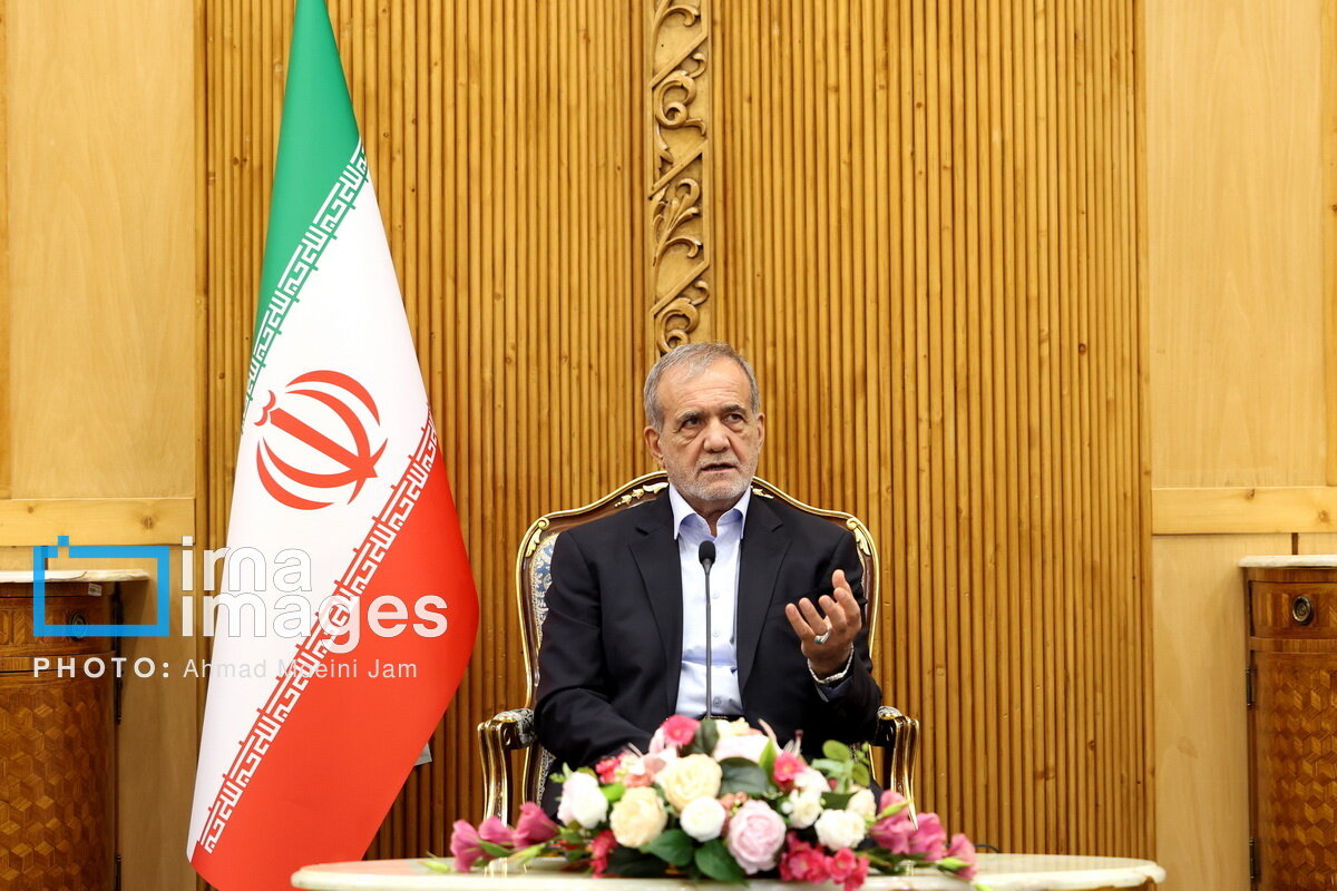 پزشکیان: قرار است ارتباطات ایران با عمان در تمام زمینههای سیاسی، اقتصادی، فرهنگی، علمی و اجتماعی گسترش یابد/ هدف از سفر به مسقط چیست؟