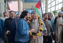 اولین تصاویر از قاسمیان در تهران پس از جنجال های اخیر/ استقبال با حلقه گل در فرودگاه