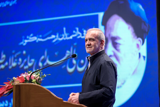 پزشکیان: تلاش کردهایم عرصه حضور دانشمندان در میدان، برای حل مشکلات فراهم شود