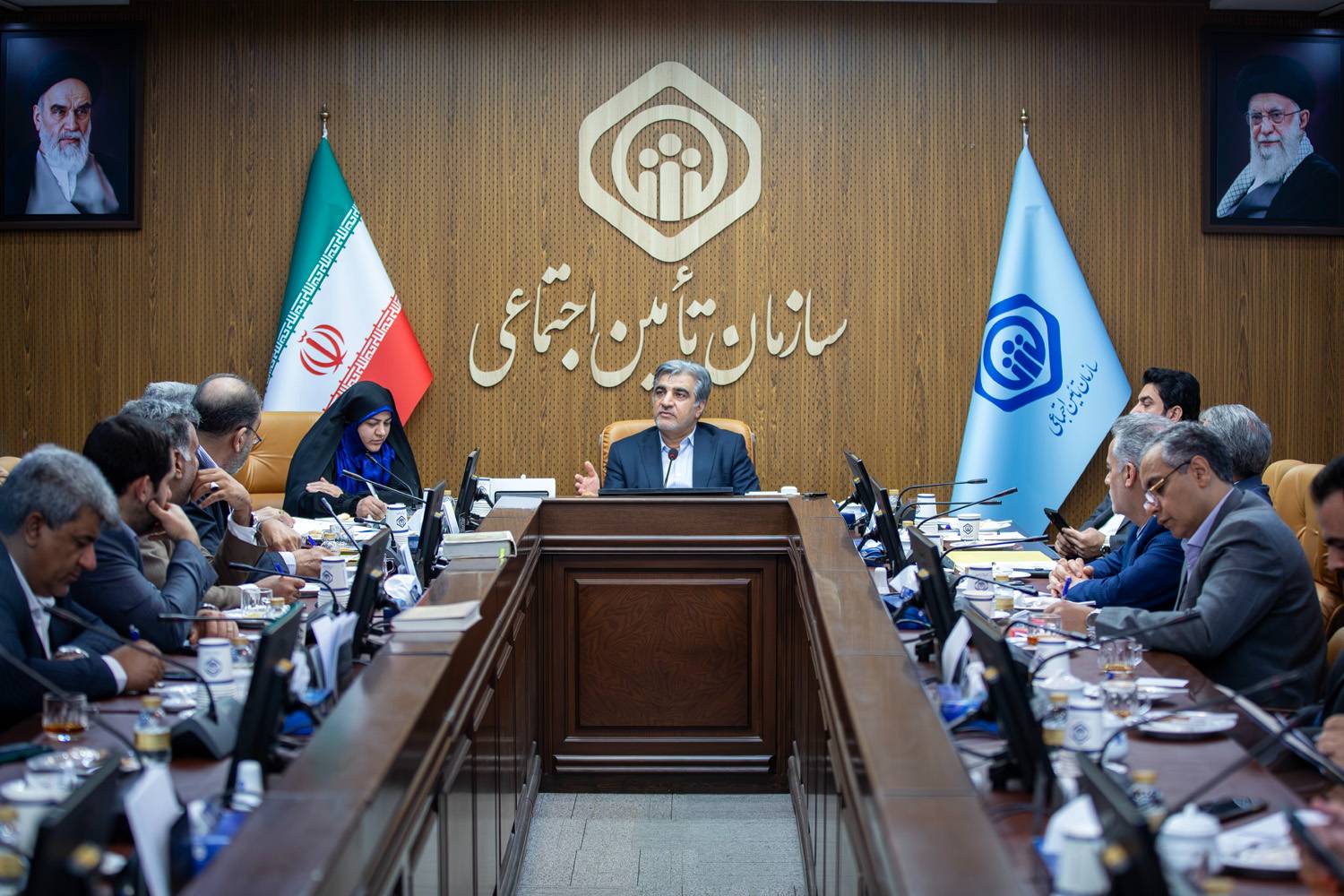 در نشست مشترک اعضای هیات مدیره کانون عالی انجمن های صنفی کارگران و مدیر عامل تامین اجتماعی چه گذشت؟