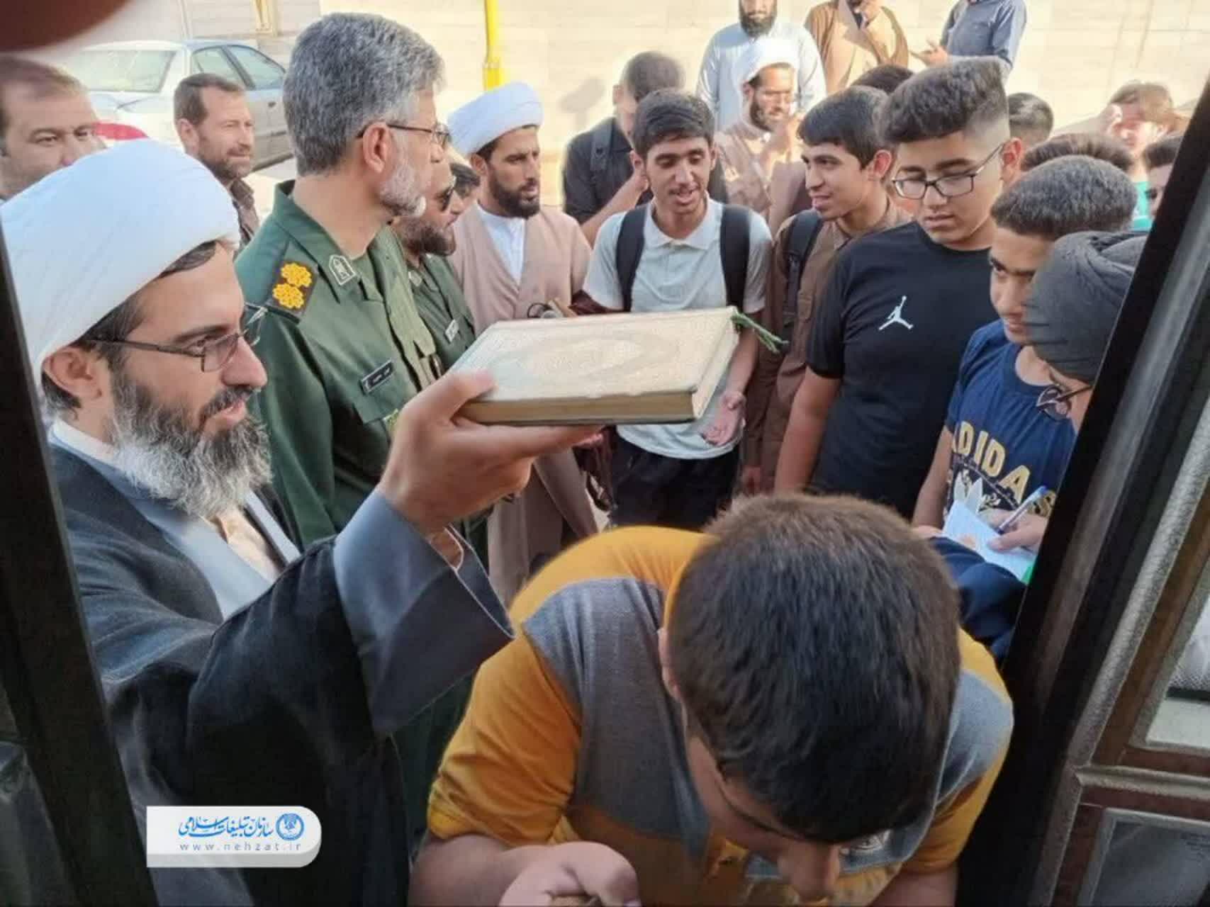 طلبه رامشیری جان دو کارگر شهرداری را نجات داد