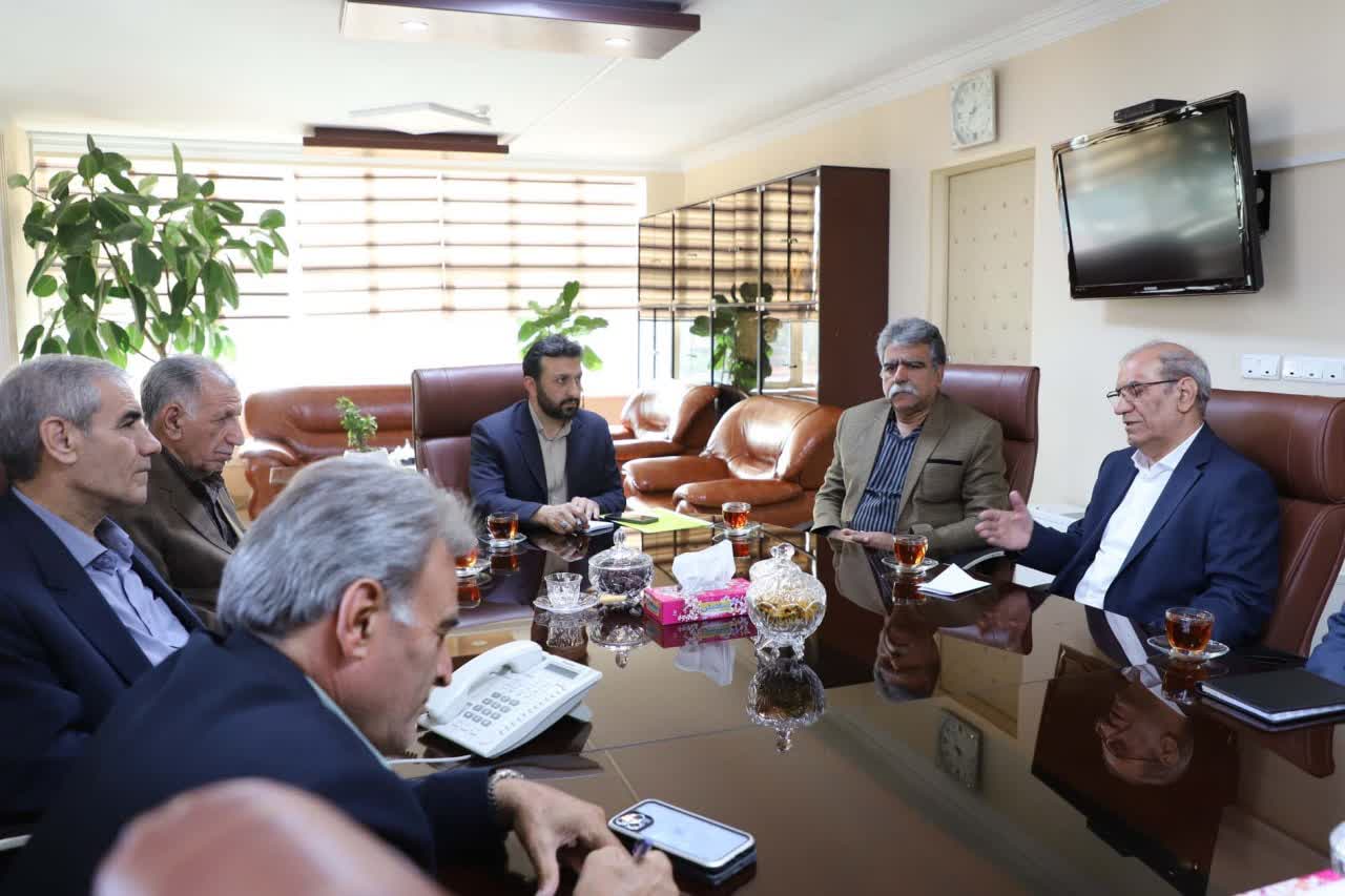 نشست مشترک رییس و اعضای هیات مدیره کانون کارگران بازنشسته تامین اجتماعی تهران با مدیر کل کار استان تهران