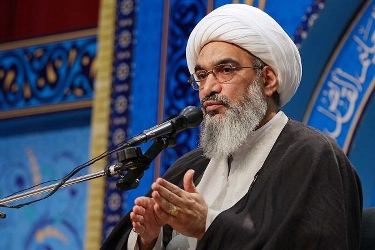 اظهارات تند امام جمعه بوشهر در مورد فستیوال کوچه؛ نصب طوماری با مضمون برخورد با عوامل فستیوال