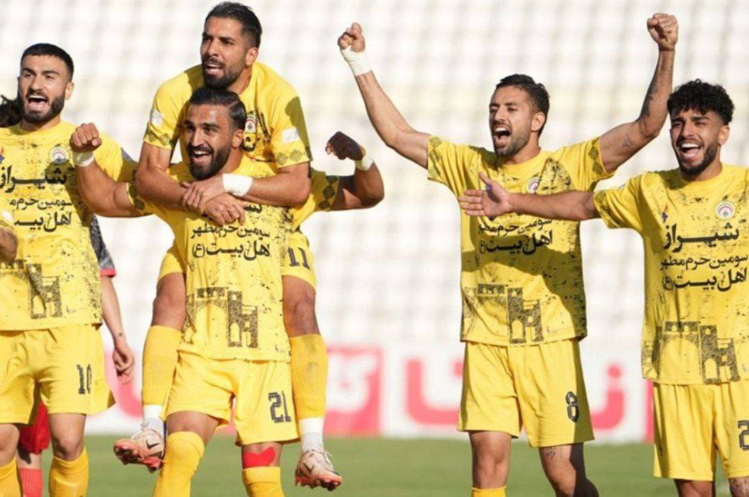 فجر سپاسی به لیگ برتر صعود کرد/ رقابتها برای نایبقهرمانی بالا گرفت