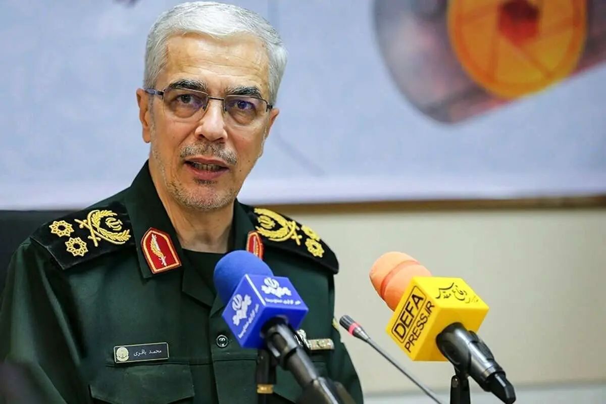 سرلشکر باقری، رئیس ستاد کل نیروهای مسلح: انسداد ۱۱۰ کیلومتر از مرزهای جنوب شرق انجام شد/ انواع تجهیزات جنگی و دفاعی نوین را به فرماندهی انتظامی سیستانوبلوچستان الحاق خواهیم کرد