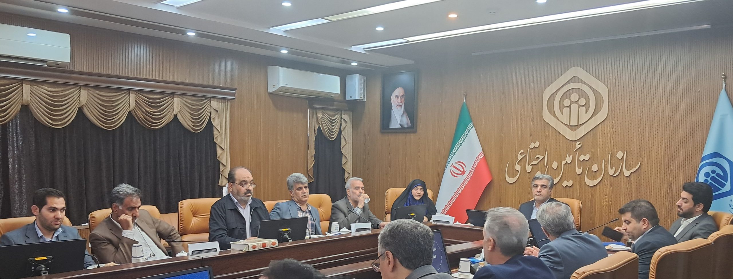در نشست مشترک اعضای هیات مدیره کانون عالی انجمن های صنفی کارگران و مدیر عامل تامین اجتماعی چه گذشت؟