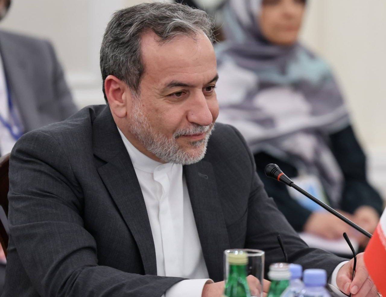 پیام عراقچی به فرماندهان تازه منصوب شده: وزارت خارجه آماده حمایت کامل از مجموعه نیروهای مسلح کشور، برای دفاع در برابر تجاوز بیگانه است