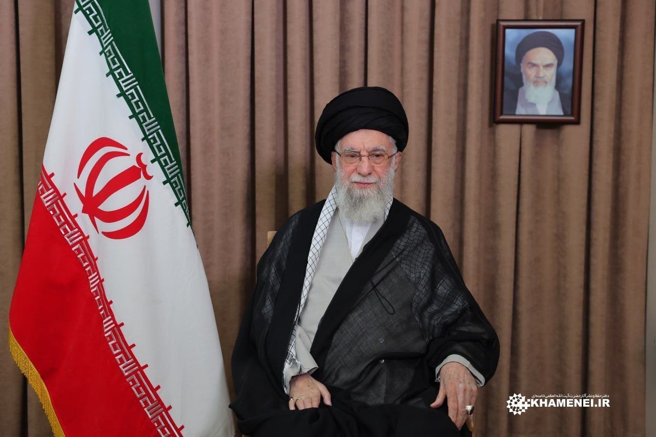 رهبر معظم انقلاب: به ملت ایران تبریک عرض میکنم/ رژیم صهیونی در زیر ضربات جمهوری اسلامی تقریباً از پا درآمد و لِه شد