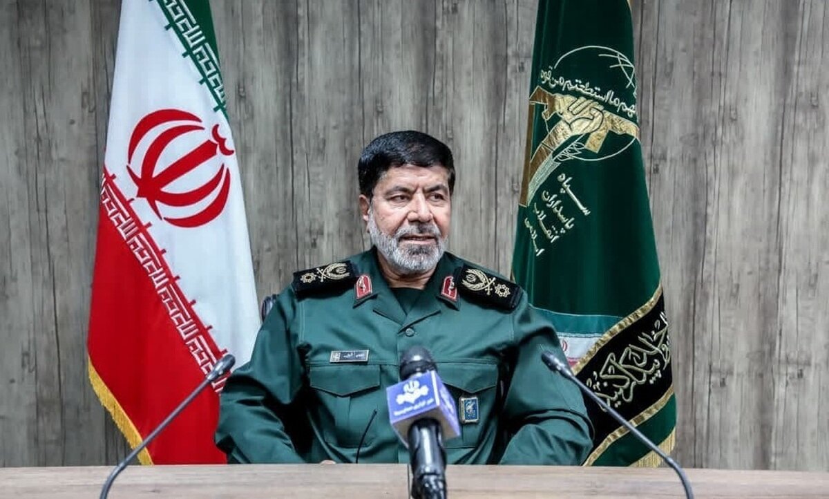 سردار شریف: انقلاب اسلامی، ایران را از حلقوم استکبار بیرون کشید/ وزیر دفاع: شما یک فرزند در خانه دارید؛ باید واقعیتها را به او بگویید