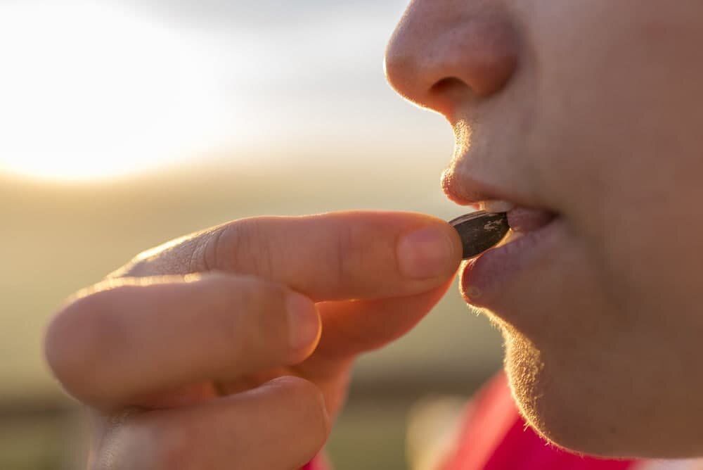خوردن تخمه بین دندانها فاصله میاندازد؟
