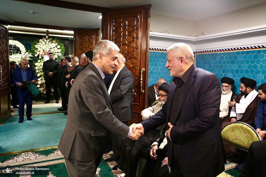 تصاویری از محمدجواد ظریف در مراسم ختم برادر هاشمی رفسنجانی/ وزیر استیضاح شده پزشکیان همنشین طیب نیا شد