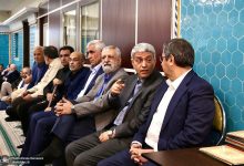 تصاویری از محمدجواد ظریف در مراسم ختم برادر هاشمی رفسنجانی/ وزیر استیضاح شده پزشکیان همنشین طیب نیا شد