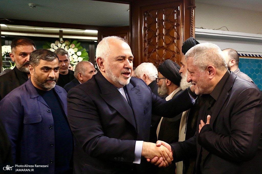تصاویری از محمدجواد ظریف در مراسم ختم برادر هاشمی رفسنجانی/ وزیر استیضاح شده پزشکیان همنشین طیب نیا شد