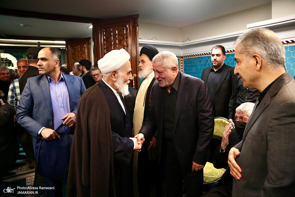 تصاویری از ناطق نوری و بهزاد نبوی در مراسم ختم برادر هاشمی رفسنجانی/ سردار حقانیان همنشین سید حسن خمینی شد/ وزیر دولت روحانی هم آمد
