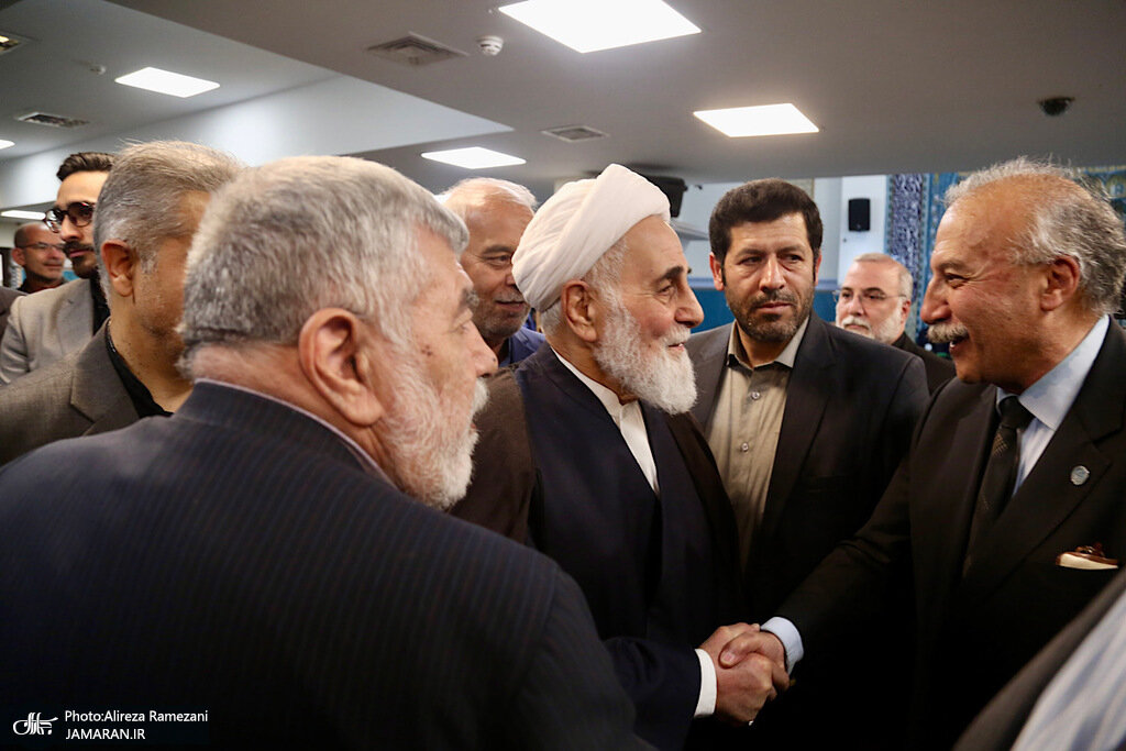 تصاویری از ناطق نوری و بهزاد نبوی در مراسم ختم برادر هاشمی رفسنجانی/ سردار حقانیان همنشین سید حسن خمینی شد/ وزیر دولت روحانی هم آمد
