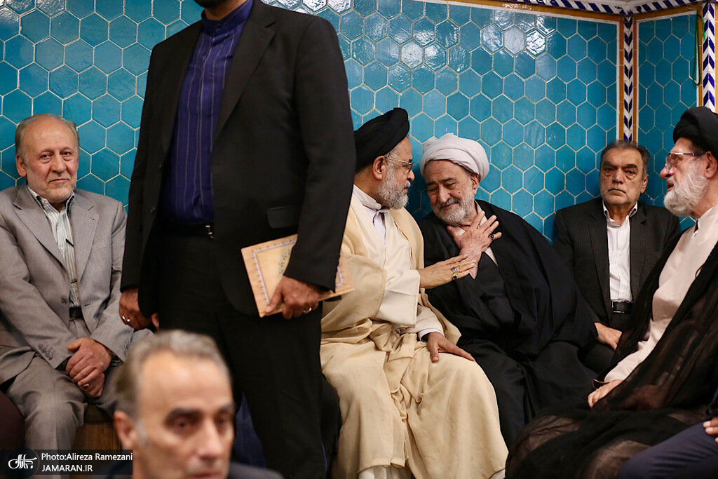 تصاویری از ناطق نوری و بهزاد نبوی در مراسم ختم برادر هاشمی رفسنجانی/ سردار حقانیان همنشین سید حسن خمینی شد/ وزیر دولت روحانی هم آمد