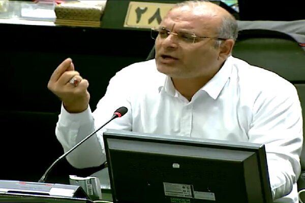 کنایه تلویحی یک نماینده مجلس به اظهارات قاسمیان/ صاحبان تریبون از اظهارات هزینهزا برای نظام دست بردارند/ افراد حب و بغض شخصی خود را کنار بگذارند