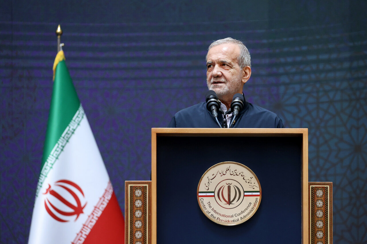 رئیس جمهوری: در تعریف از من غلو شد/ با دنیا قصد جنگ نداریم؛ می خواهیم حرف بزنیم ولی زیر بار زور نمیرویم/ آمریکا نمی تواند ما را در این وضعیت نگه دارد