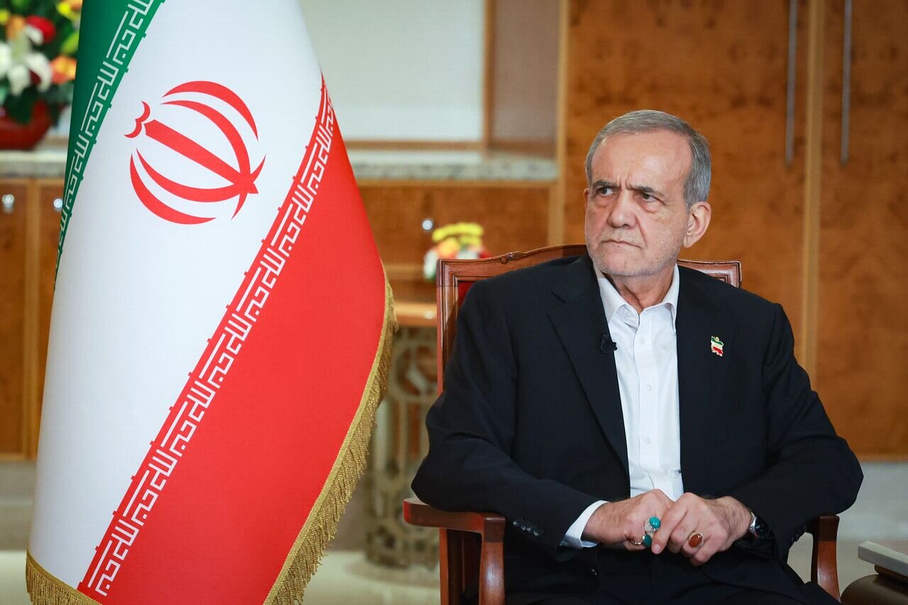 پزشکیان در بازدید از وزارت کشور: قدر این مردم را باید بدانیم که با هر تفکری پای کشورشان ایستادند
