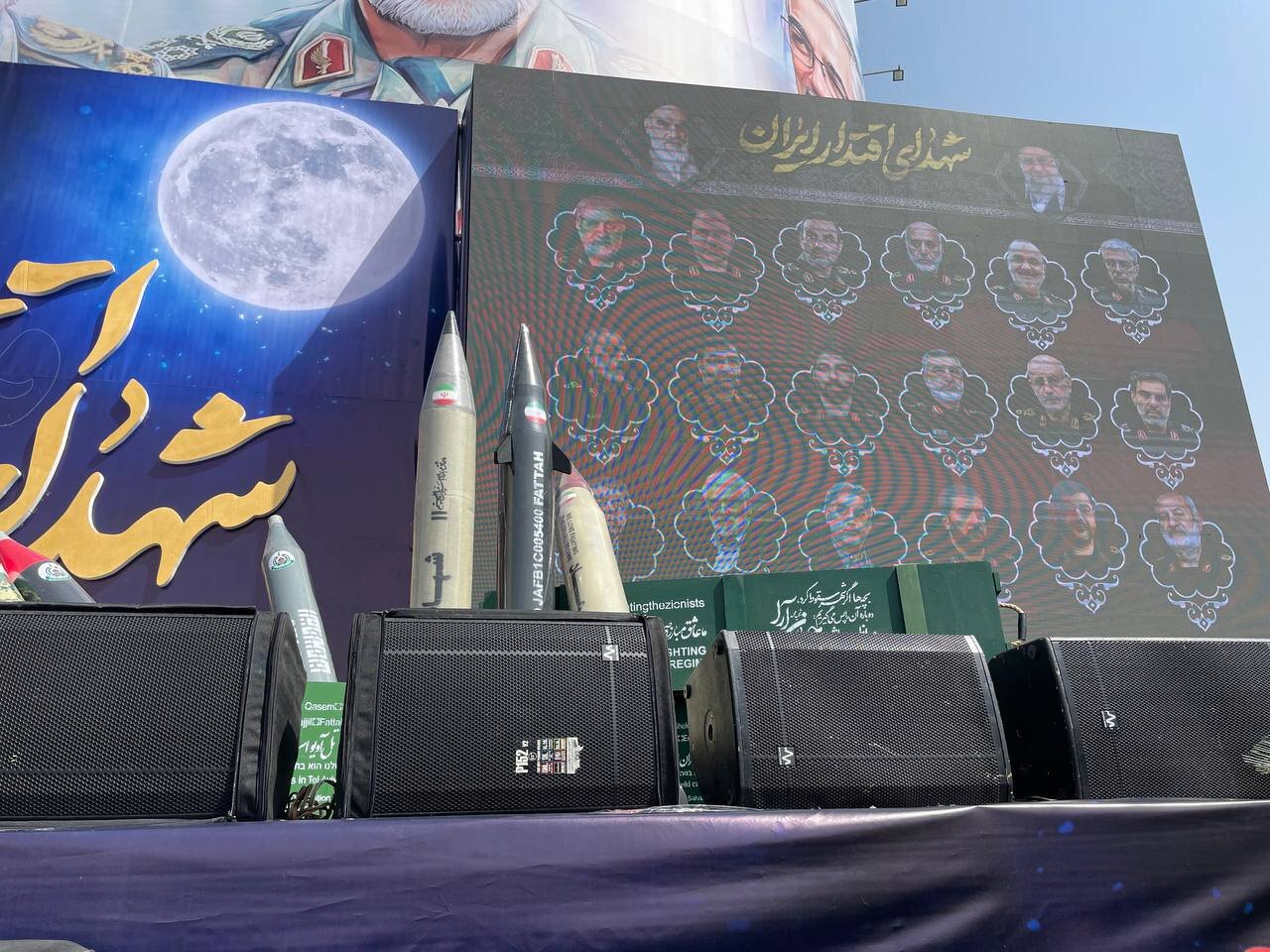 حضور رزمندگان لشکر فاطمیون در مراسم تشییع شهدای اقتدار/ دلنوشته‌ یک پدر برای پسر شهید/ ماکت کدام موشک در مراسم به نمایش گذاشته شد؟