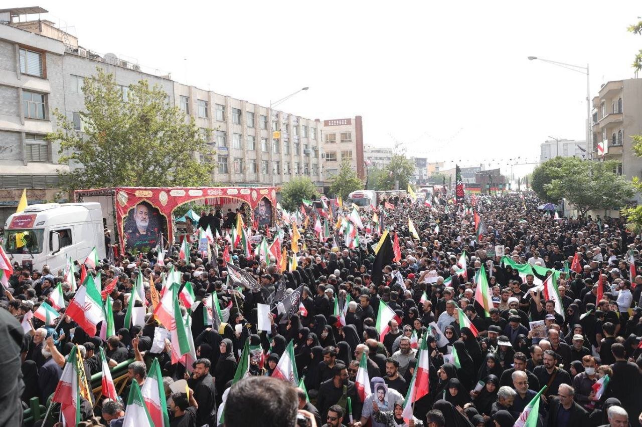 حضور وزیر اقتصاد و معاون رئیسجمهور در امور زنان و خانواده در مراسم تشییع شهدای اقتدار