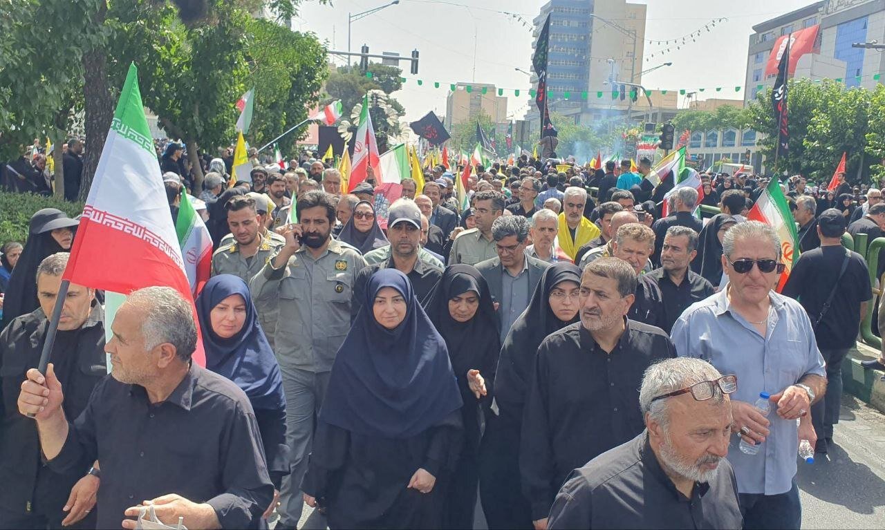 کدام وزرا در مراسم تشییع شهدای اقتدار حضور داشتند؟ / رئیس سازمان حفاظت محیط زیست و رفیع زاده هم آمده‌بودند