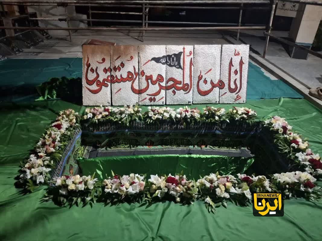تصویری از آماده شدن مزار شهید علی شادمانی/ اقامه شدن نماز بر پیکر شهید ربانی، همسر و فرزندش در حرم حضرت عبدالعظیم حسنی(ع)