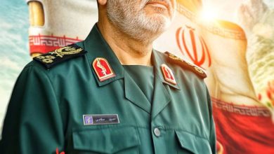 تصویری از شهید سلامی در کنار رهبر انقلاب