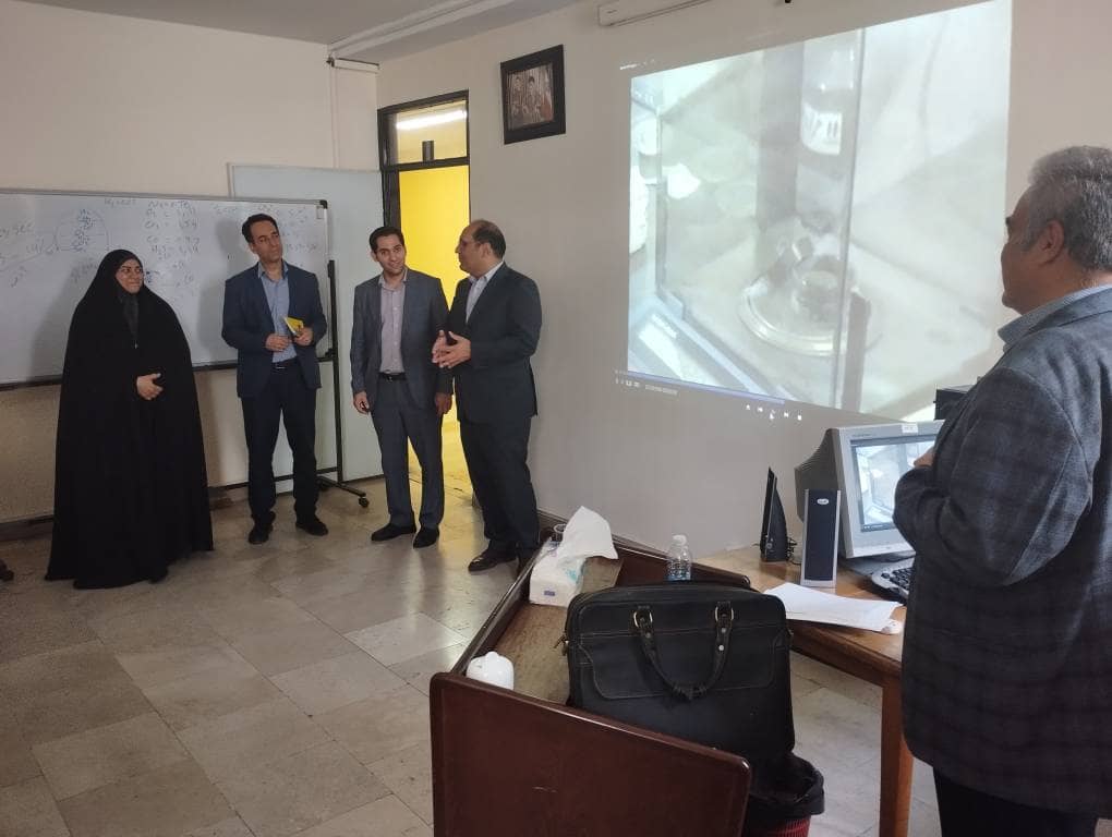 بازدید رئیس کانون عالی انجمن های صنفی کارگران ایران از نمایشگاه دایمی ایمنی مرکز تحقیقات و تعلیمات حفاظت و بهداشت کار کشور