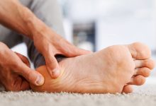 کمبود این ویتامین سبب ترک خوردن پاشنه پا می‌شود
